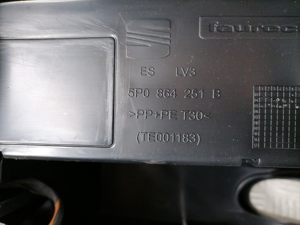 Подлокотник в салон SEAT Altea 2004-2015