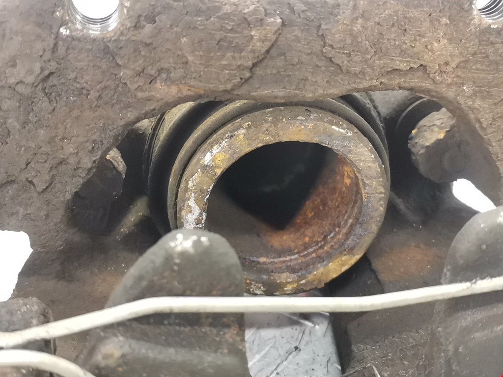 Суппорт передний правый VOLVO S40 II 2003-2012