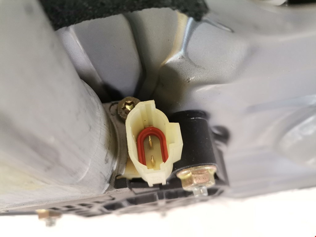 Стеклоподъемник передний правый HYUNDAI Trajet 1999-2008