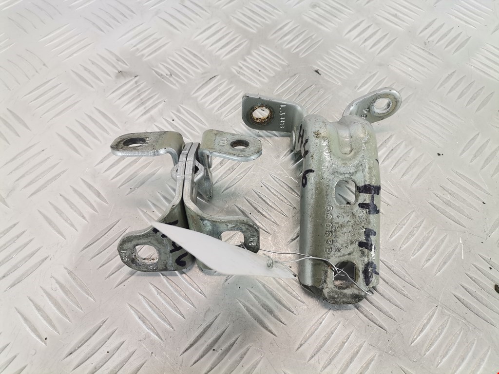 Петля двери задней левой Chevrolet Malibu 9 (2015-2023)