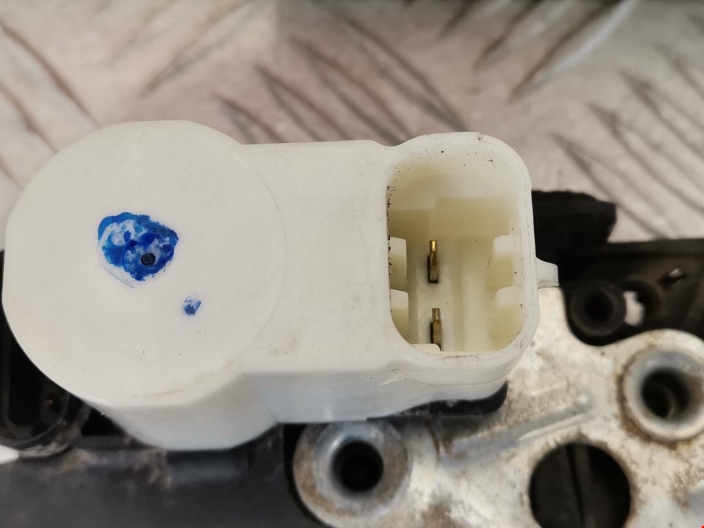 Замок двери передней правой CHEVROLET TrailBlazer 2001-2008