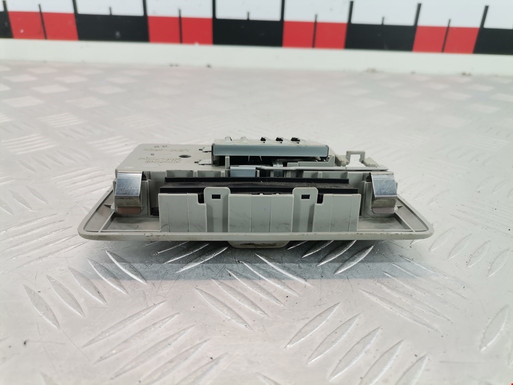 Плафон салонный (салона фонарь) SUZUKI Grand Vitara 2005-2015