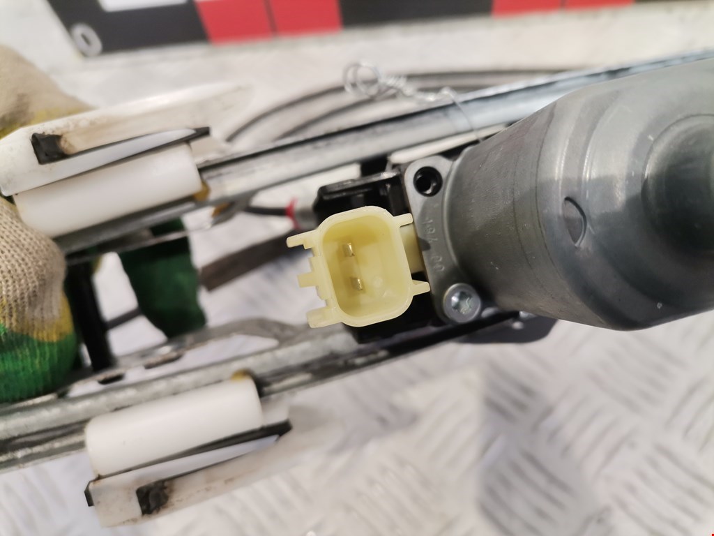 Стеклоподъемник передний левый FORD Fiesta 2008-2012