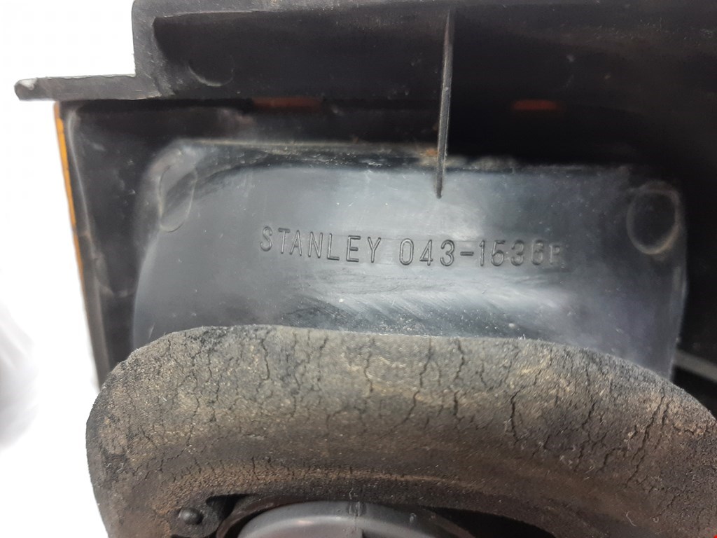 Фонарь задний правый MITSUBISHI Space Wagon N3,N4 1991-1998