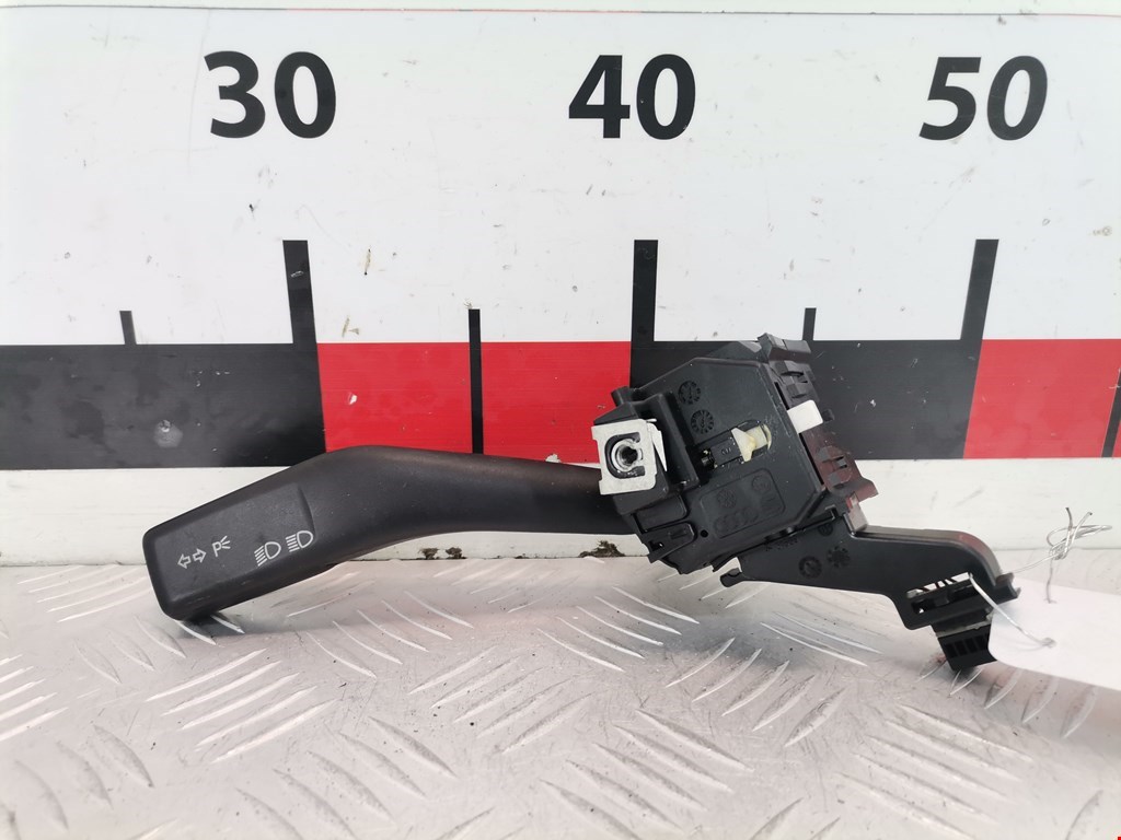 Переключатель поворотов (ближний дальний свет) Volkswagen Golf 5 (2003-2008)