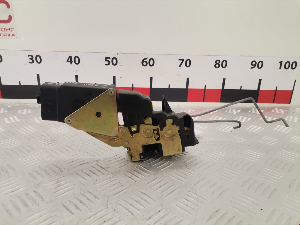 Замок двери передней правой MITSUBISHI Carisma 1995-1999