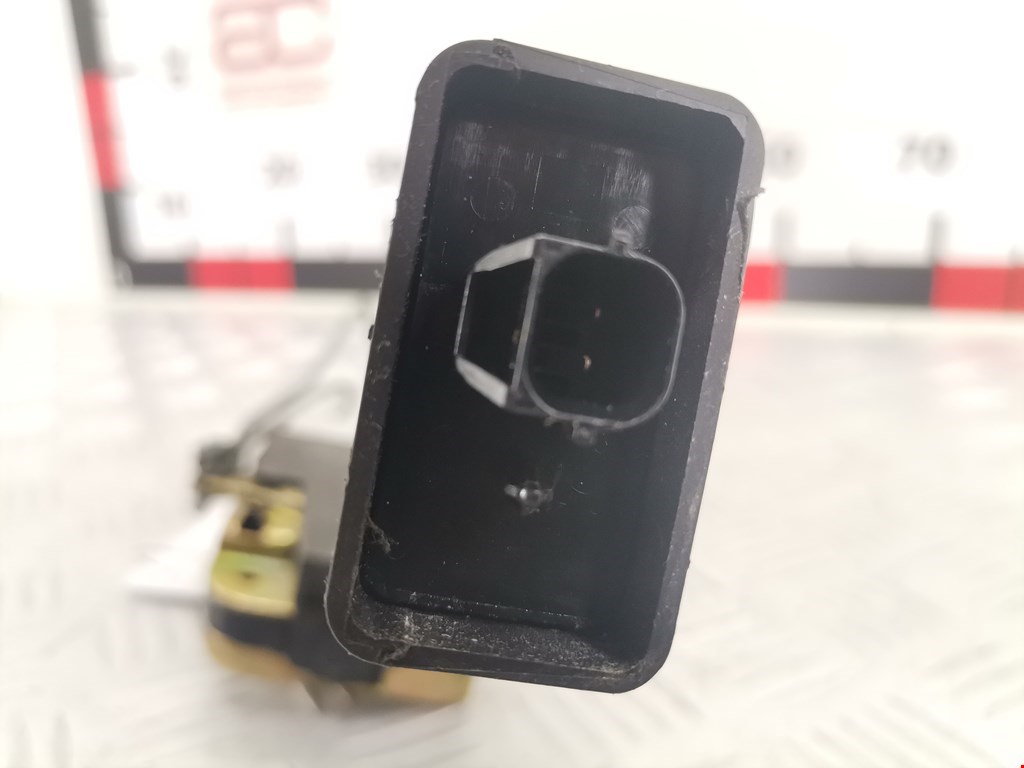 Замок двери передней правой MITSUBISHI Carisma 1995-1999