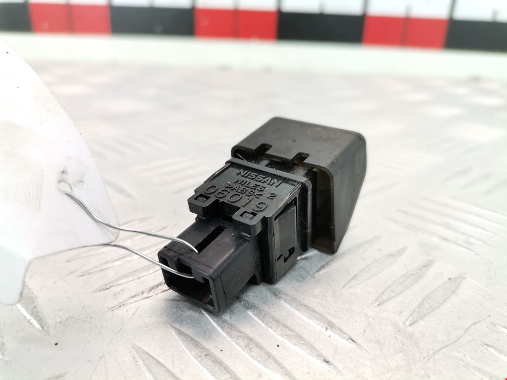 Кнопка аварийной сигнализации (аварийки) NISSAN Micra K12 2003-2010