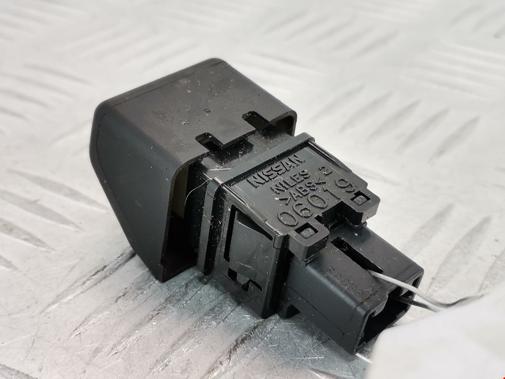 Кнопка аварийной сигнализации (аварийки) NISSAN Micra K12 2003-2010