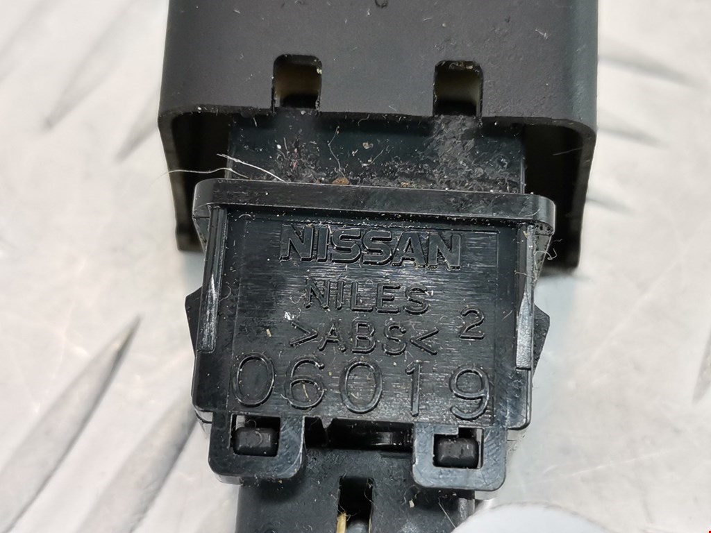 Кнопка аварийной сигнализации (аварийки) NISSAN Micra K12 2003-2010