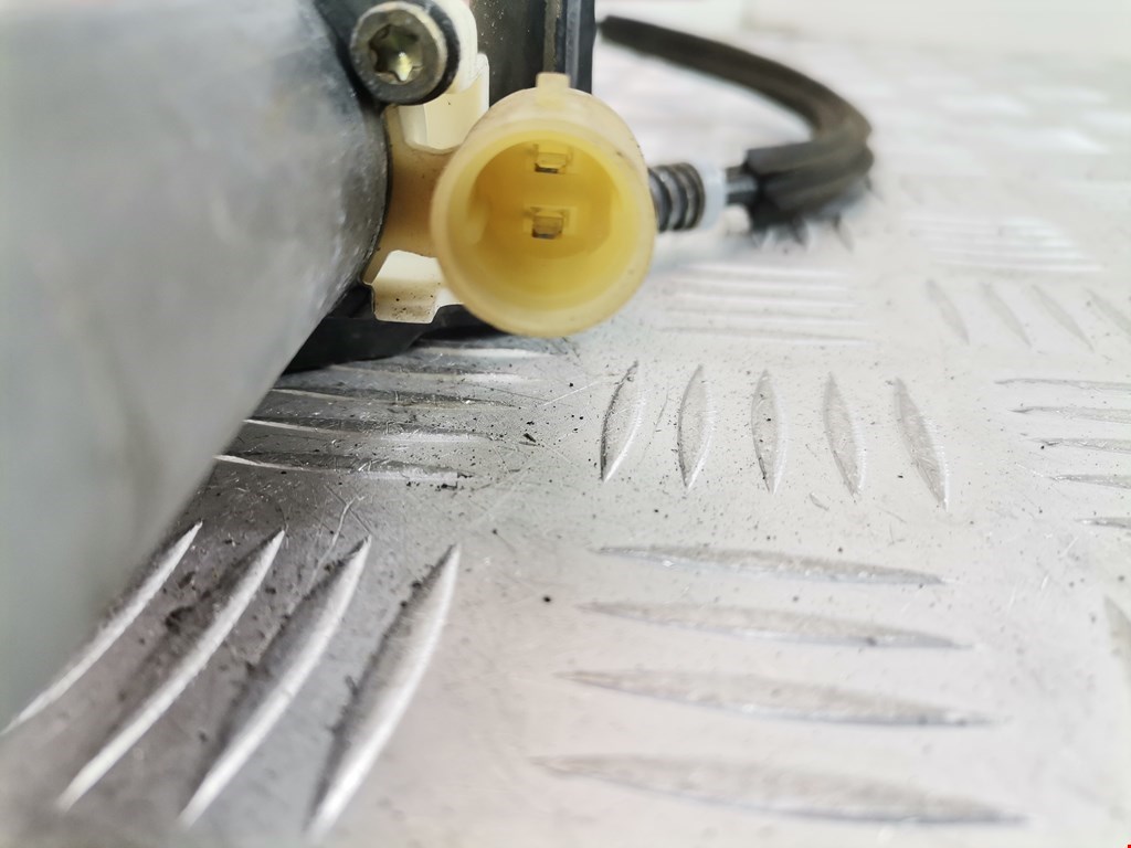 Стеклоподъемник передний правый RENAULT Clio 1998-2008