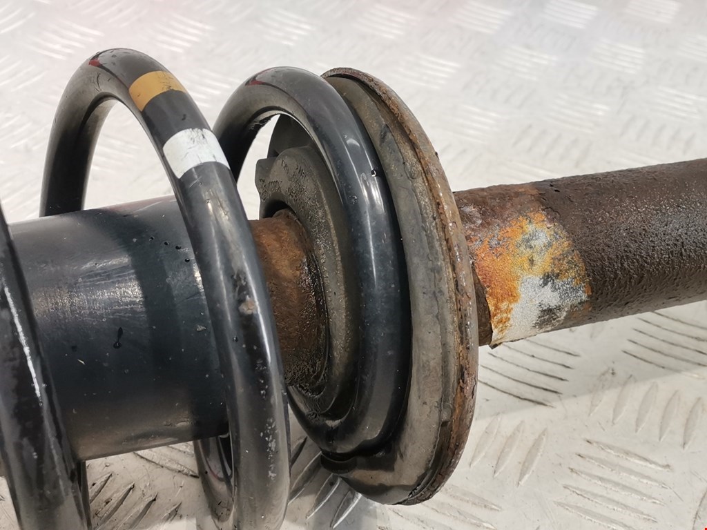 Амортизатор передний правый VOLKSWAGEN Passat B5 1997-2005