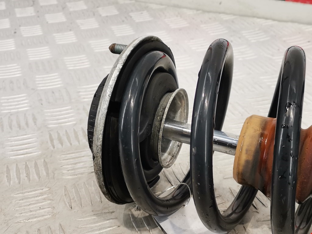 Амортизатор передний правый VOLKSWAGEN Passat B5 1997-2005