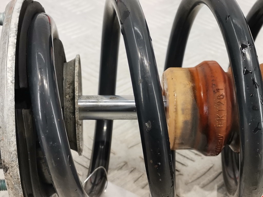 Амортизатор передний правый VOLKSWAGEN Passat B5 1997-2005