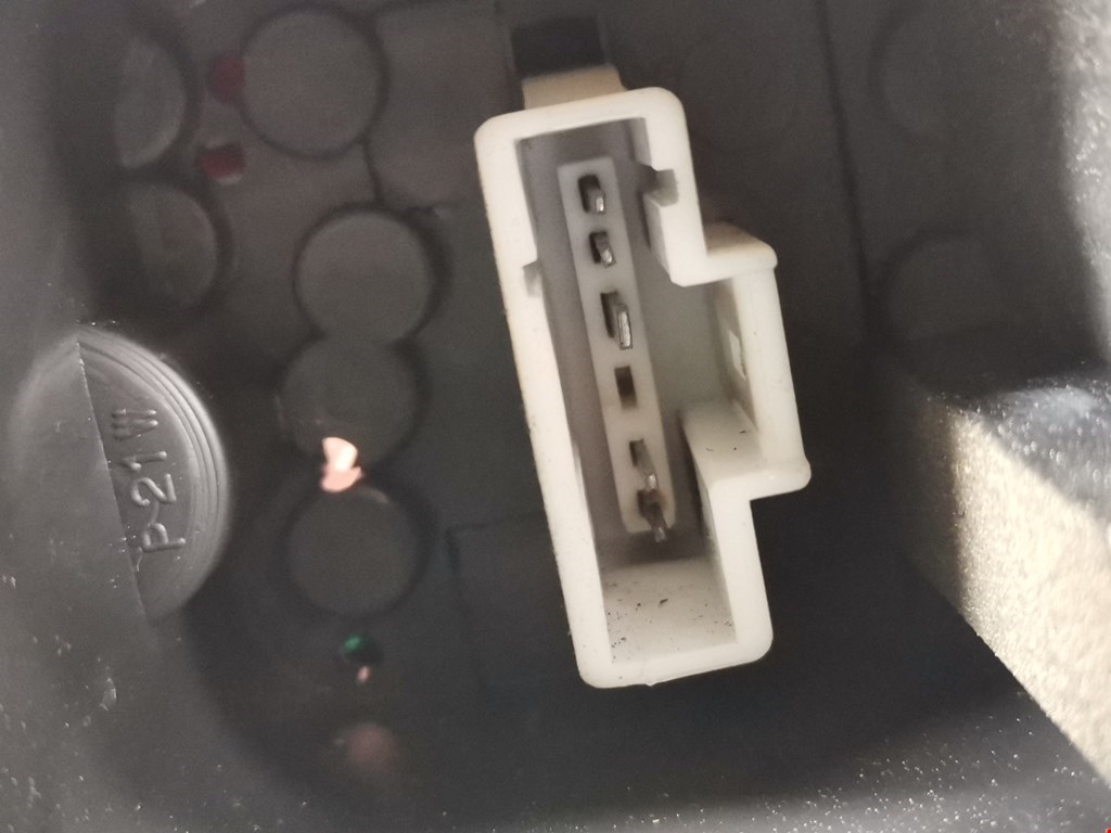 Фонарь задний правый PEUGEOT 206 1998-2012