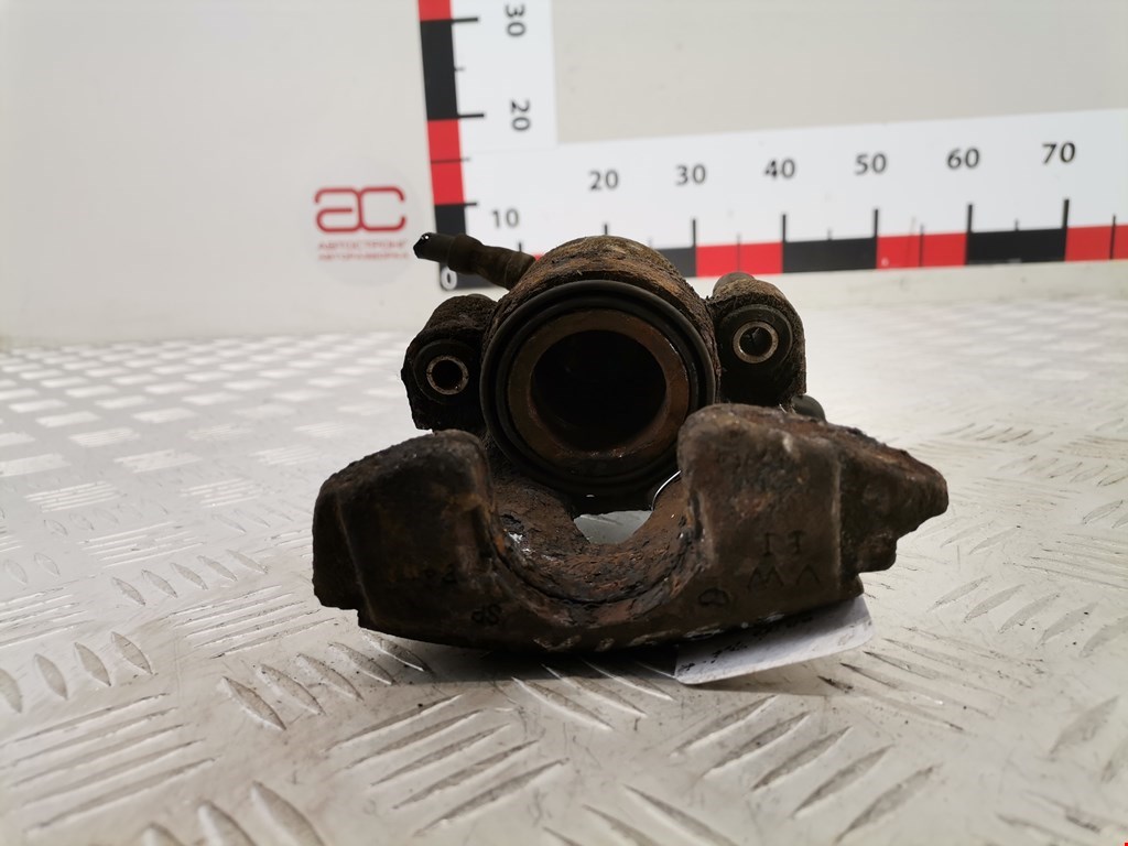 Суппорт передний левый VOLKSWAGEN Polo III 1994-2001