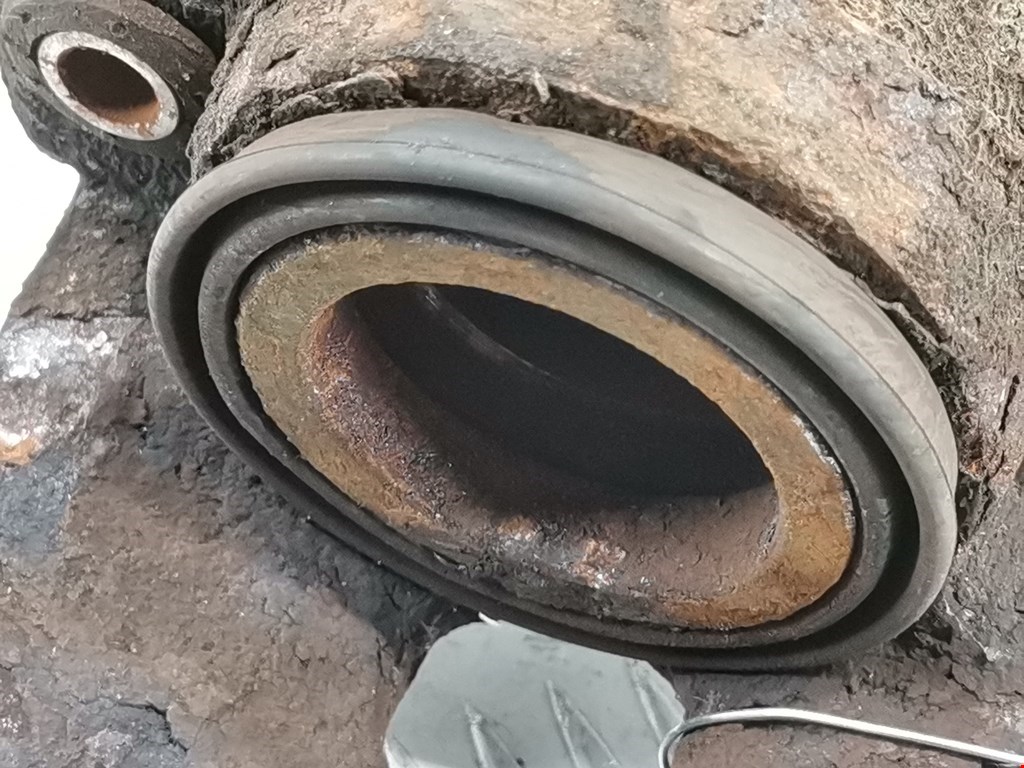 Суппорт передний левый VOLKSWAGEN Polo III 1994-2001