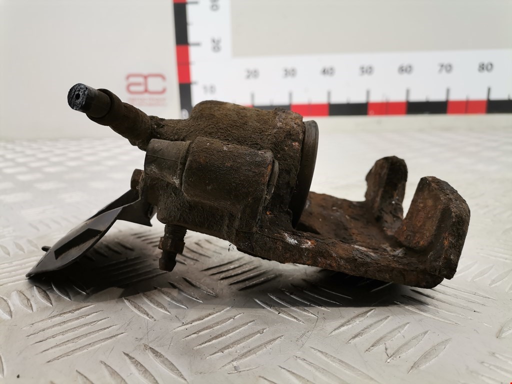 Суппорт передний левый VOLKSWAGEN Polo III 1994-2001