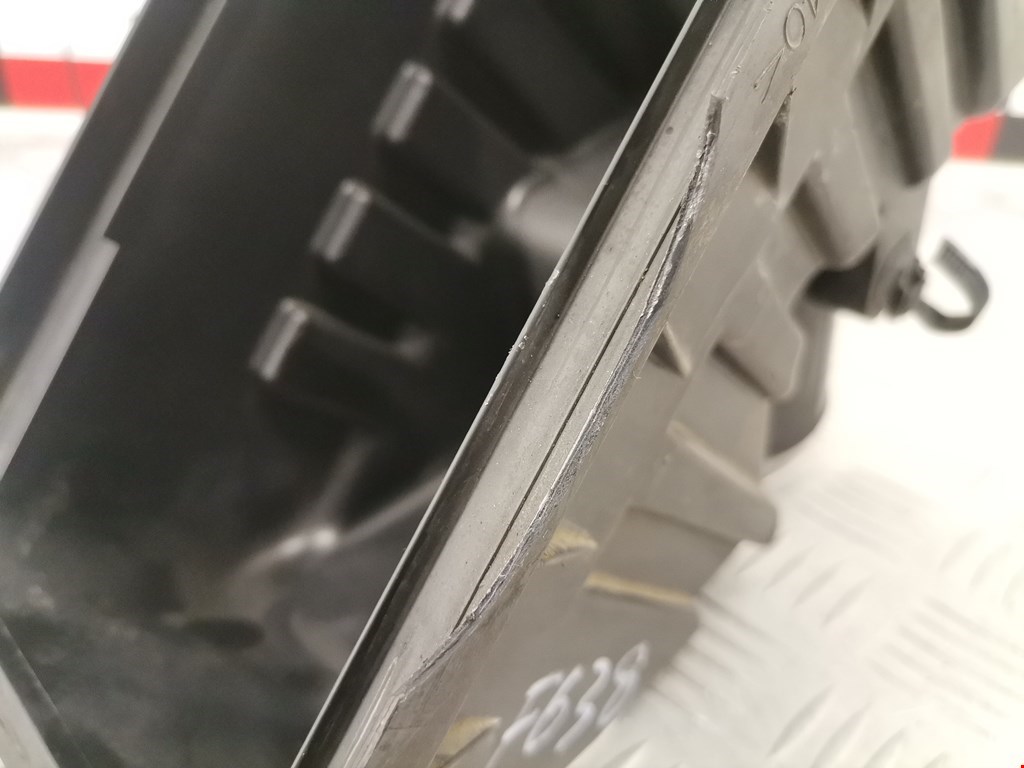 Корпус воздушного фильтра TOYOTA Yaris 1999-2005