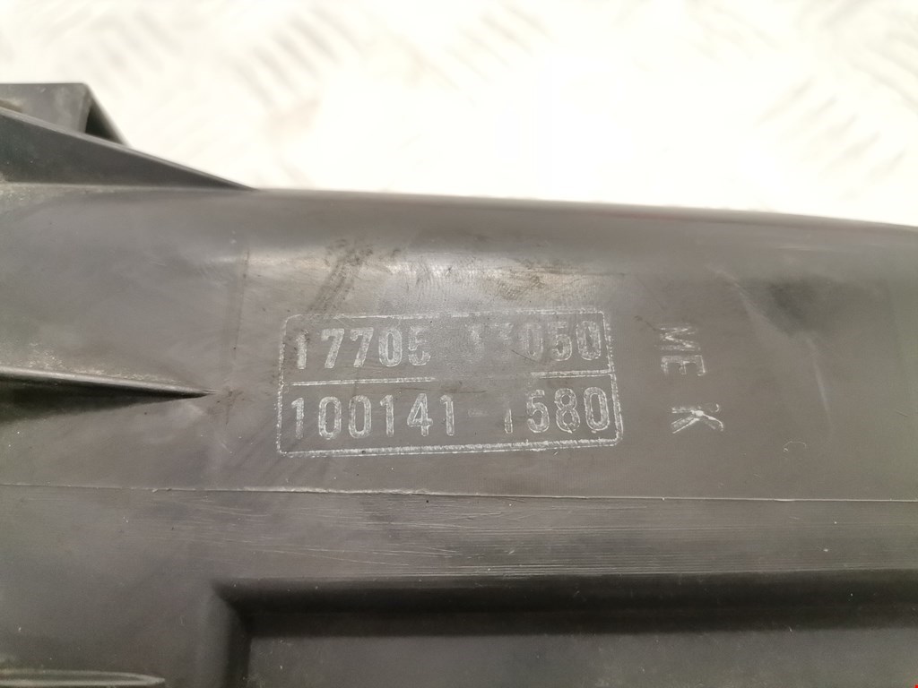 Корпус воздушного фильтра TOYOTA Yaris 1999-2005