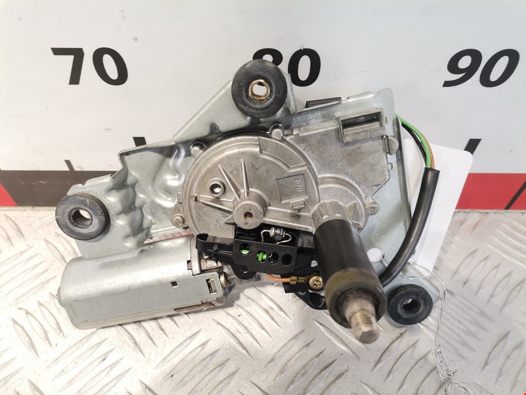 Моторчик стеклоочистителя задний MITSUBISHI Carisma 1995-1999