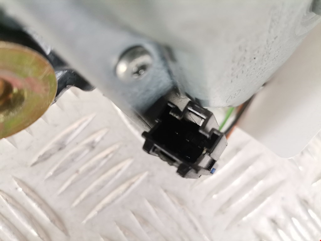 Моторчик стеклоочистителя задний MITSUBISHI Carisma 1995-1999