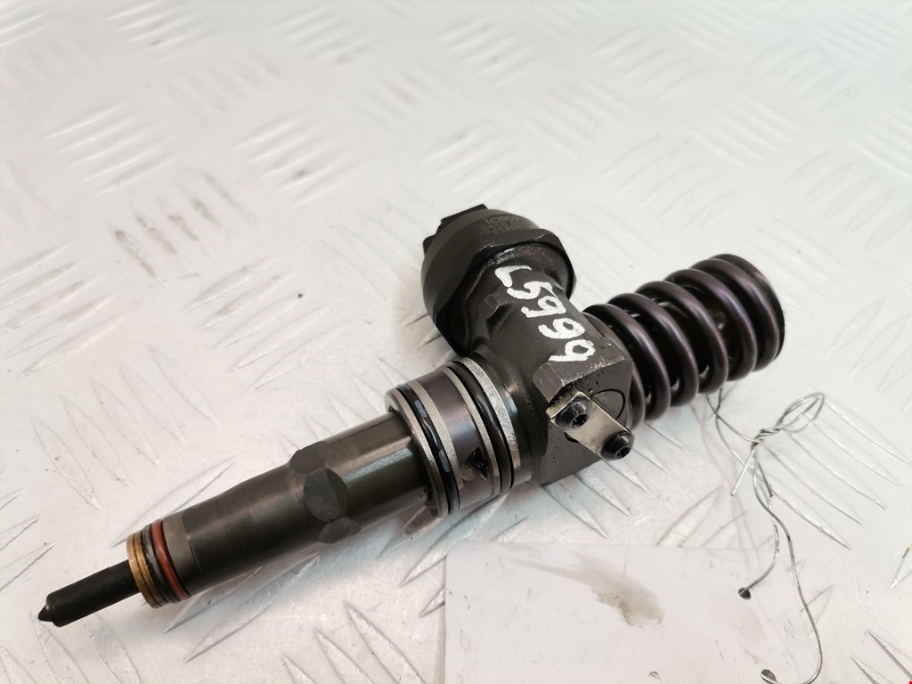 Форсунка дизельная электрическая VOLKSWAGEN Passat B6 2005-2011
