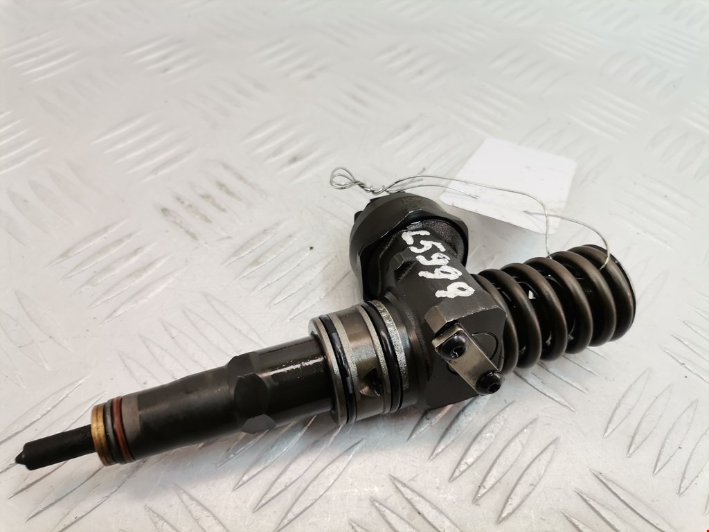 Форсунка дизельная электрическая VOLKSWAGEN Passat B6 2005-2011