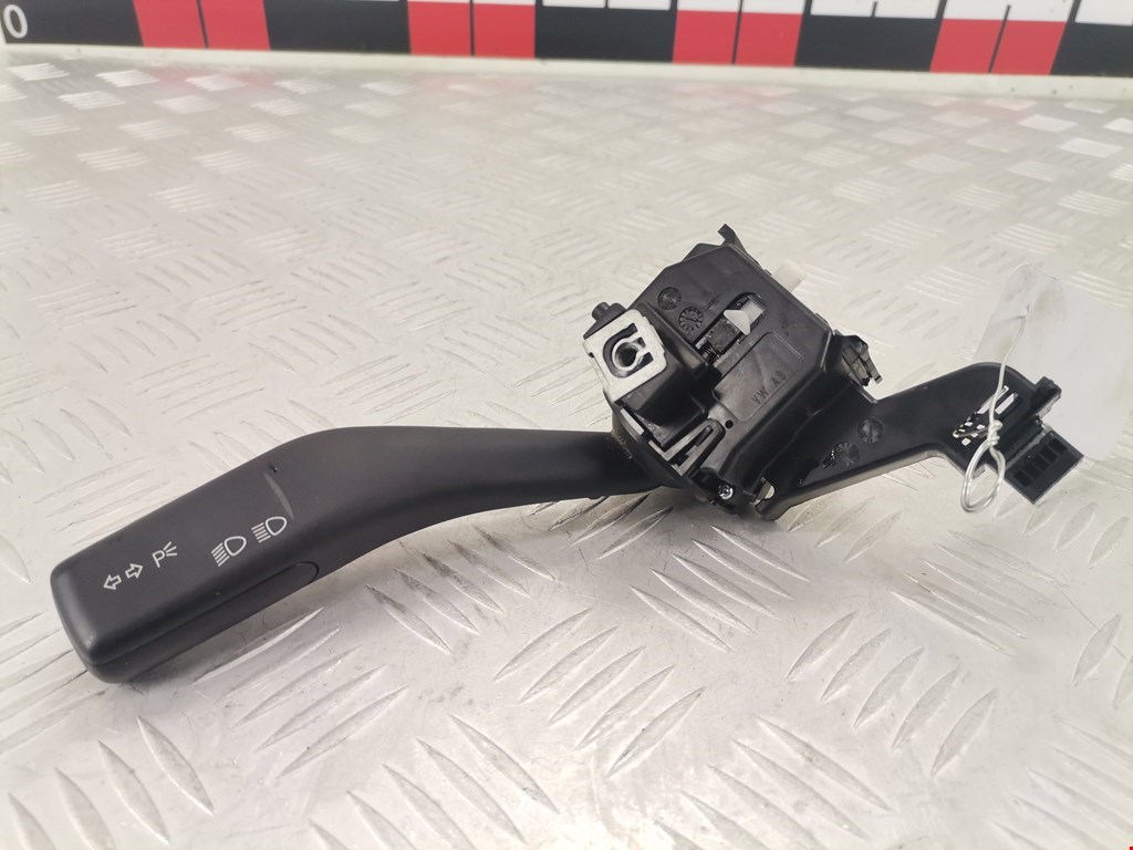 Переключатель поворотов (ближний дальний свет) Volkswagen Jetta 5 (2005-2010)