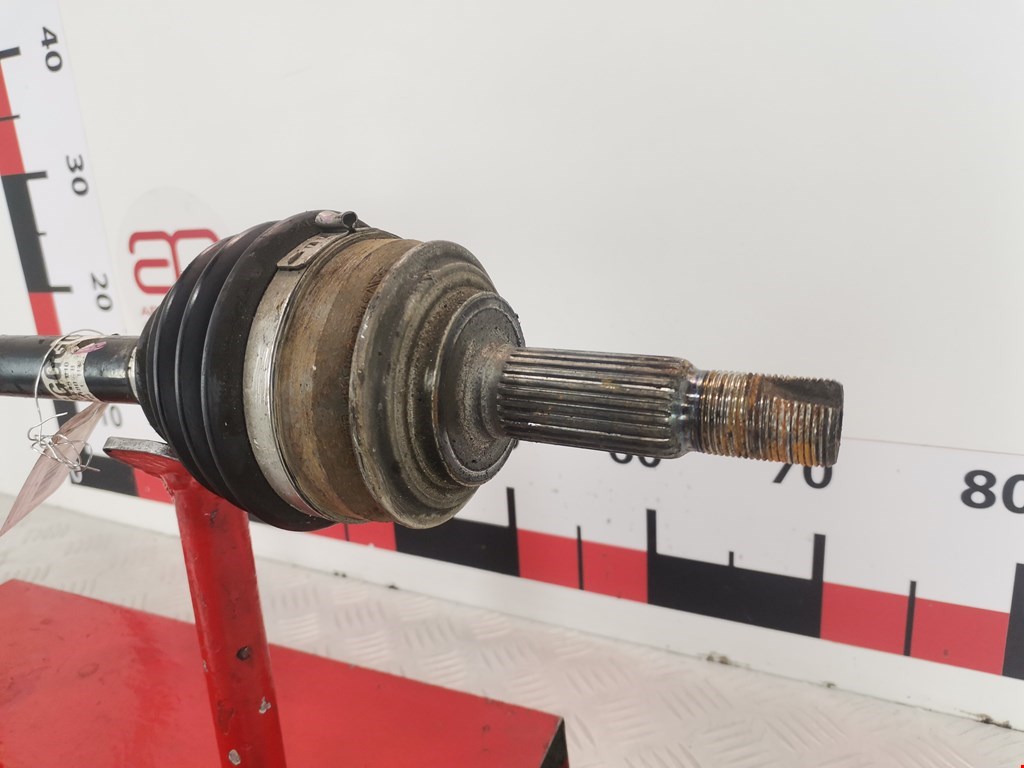 Полуось (привод, приводной вал) передняя левая TOYOTA Yaris II XP50 2005-2011