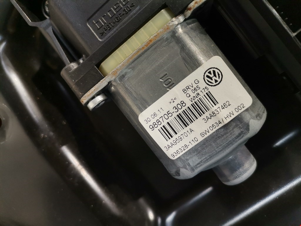 Стеклоподъемник передний правый VOLKSWAGEN Passat B7 2011-2015