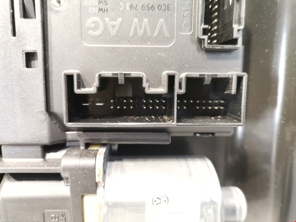 Стеклоподъемник передний правый VOLKSWAGEN Passat B7 2011-2015