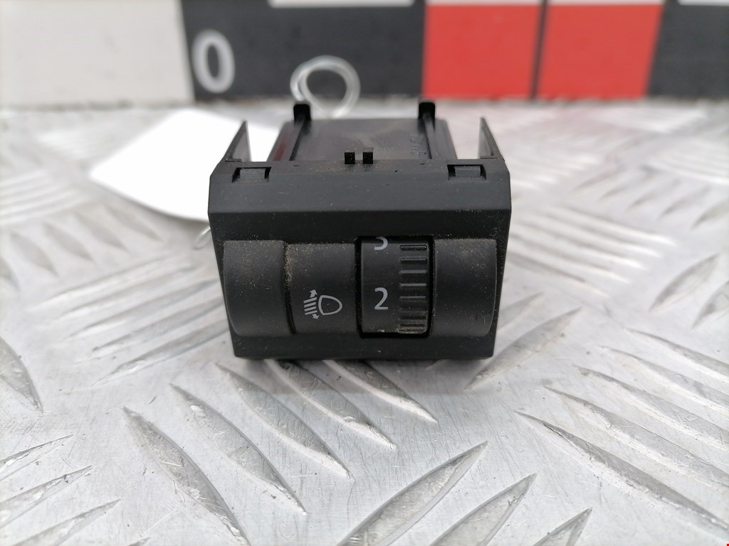 Кнопка корректора фар Skoda Roomster (5J) (2006-2015)