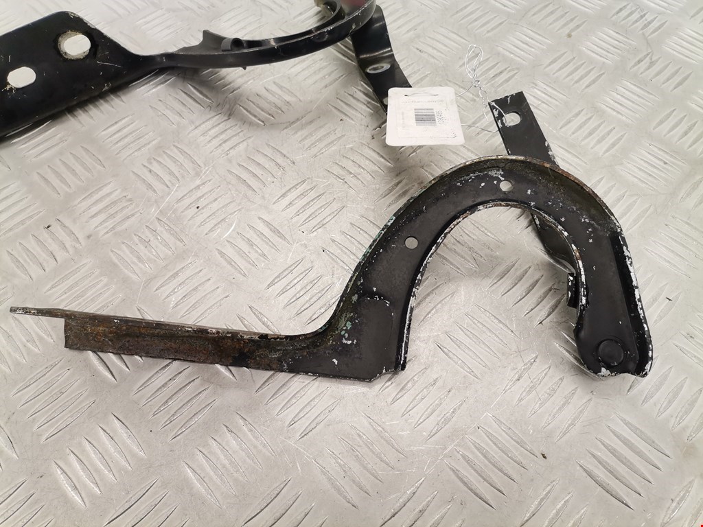 Петля капота левая/правая MAZDA 121 1987-1991