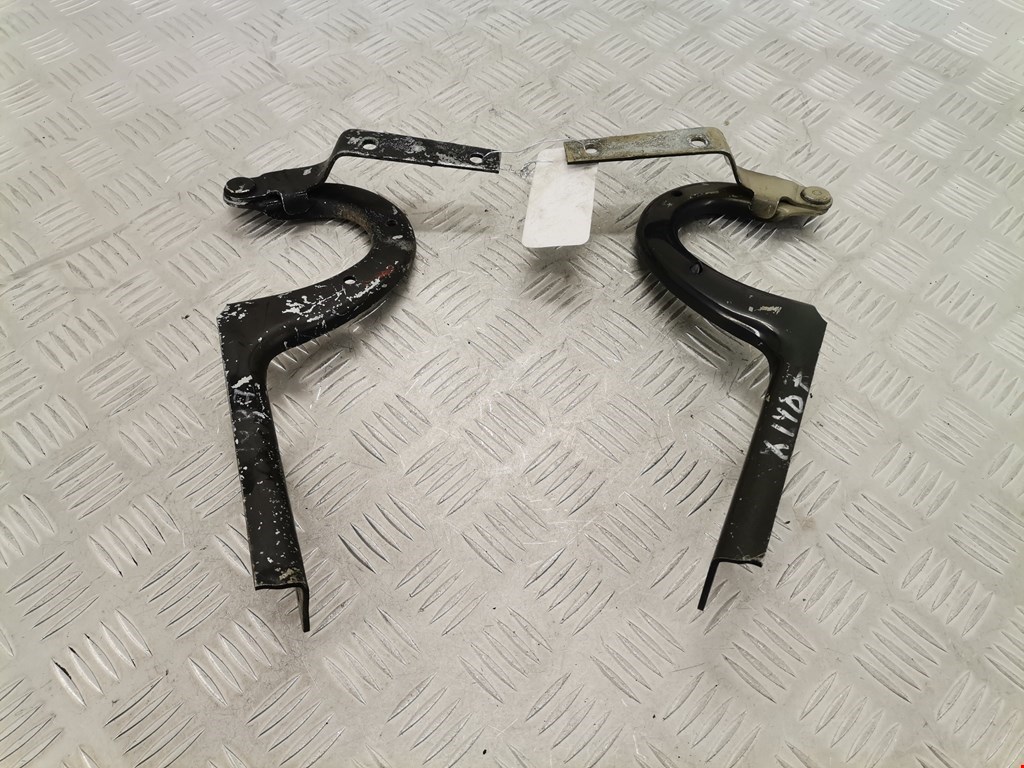 Петля капота левая/правая MAZDA 121 1987-1991