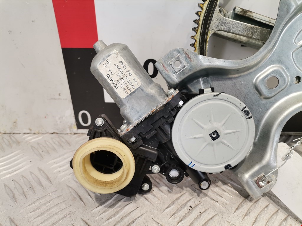 Стеклоподъемник передний правый TOYOTA Auris E150 2006-2012