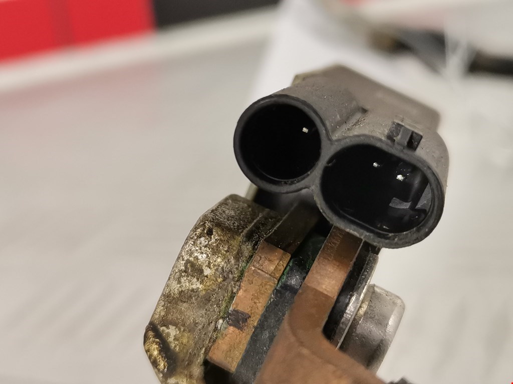 Клемма аккумулятора (минус) - MERCEDES-BENZ E-Class W212, S212, C207 2009-2016