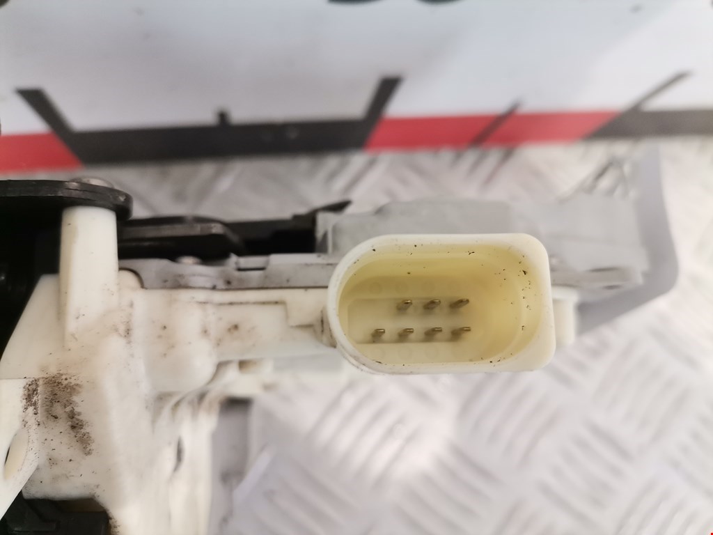 Замок двери передней левой VOLKSWAGEN Passat B7 2011-2015