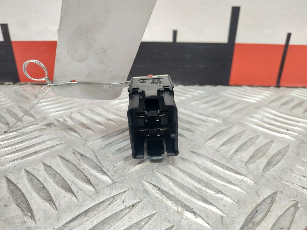 Кнопка аварийной сигнализации (аварийки) VOLKSWAGEN Golf V 2003-2009