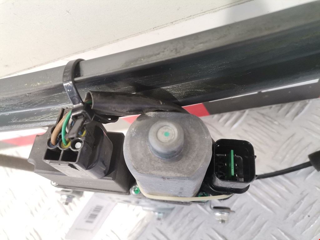 Стеклоподъемник передний правый CHEVROLET Captiva 2006-2010