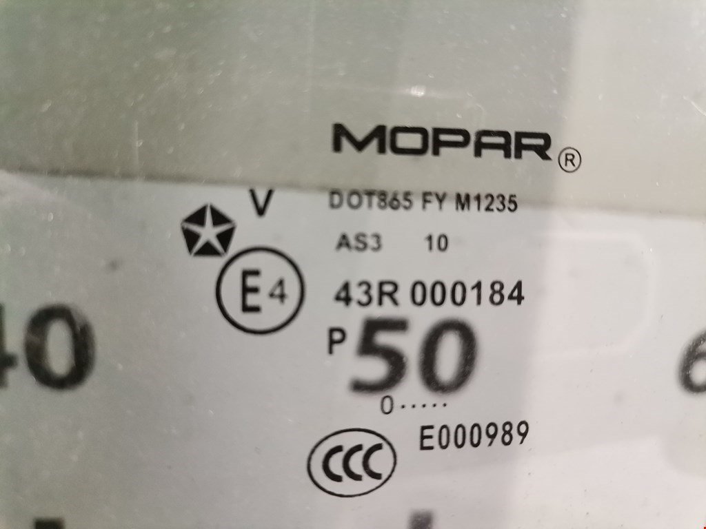 Стекло двери заднее левое JEEP Compass 2006-2016