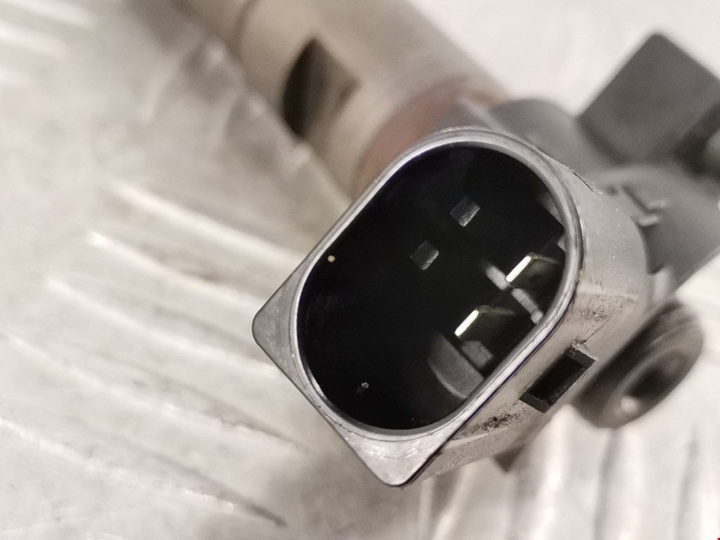 Форсунка дизельная электрическая VOLKSWAGEN Passat B6 2005-2011