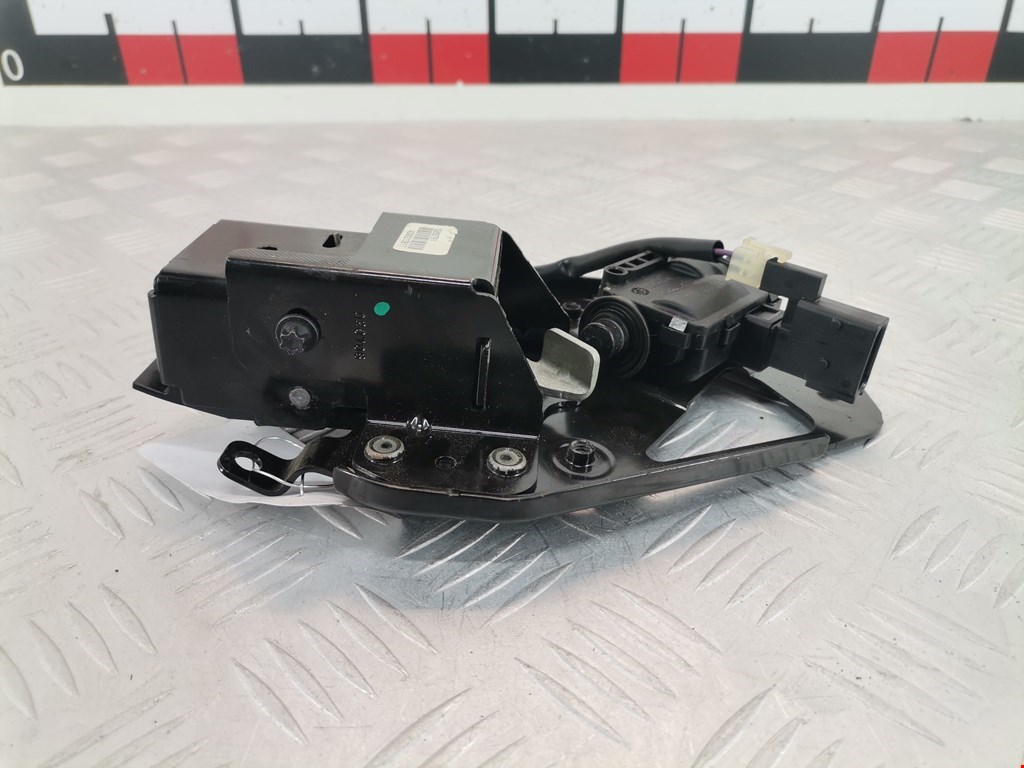 Замок багажника (крышки двери) CHEVROLET Tahoe III 2006-2014