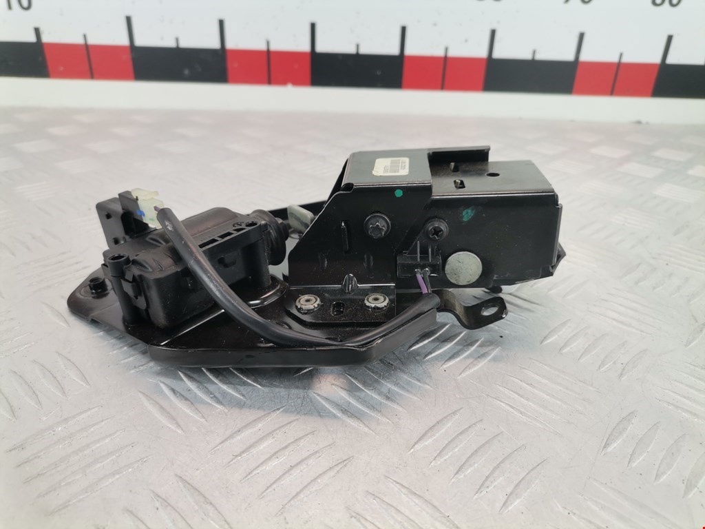 Замок багажника (крышки двери) CHEVROLET Tahoe III 2006-2014