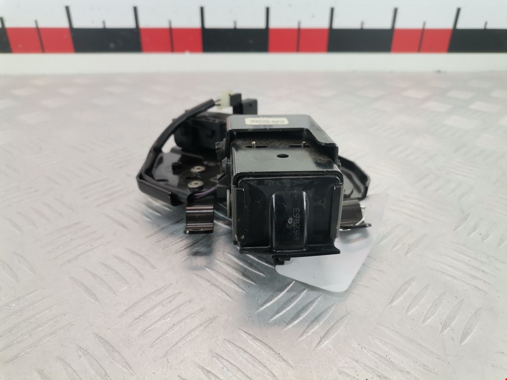 Замок багажника (крышки двери) CHEVROLET Tahoe III 2006-2014