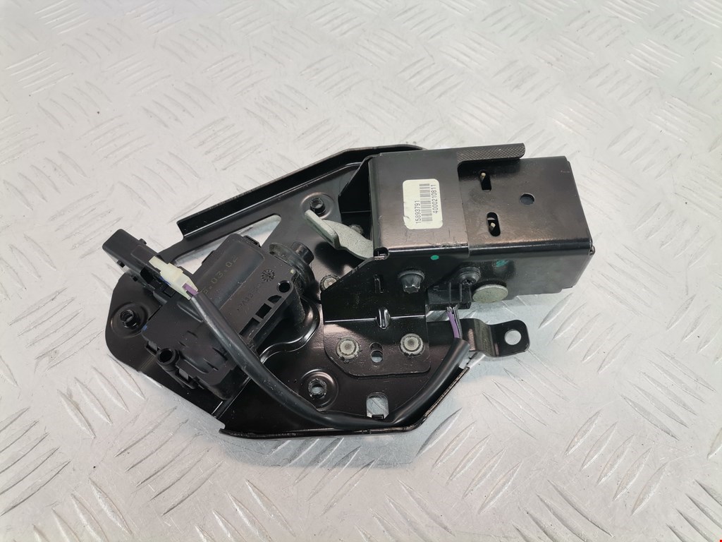 Замок багажника (крышки двери) CHEVROLET Tahoe III 2006-2014