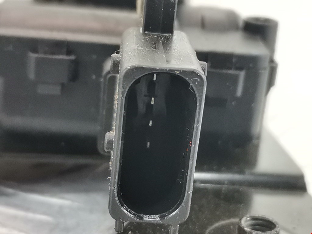 Замок багажника (крышки двери) CHEVROLET Tahoe III 2006-2014