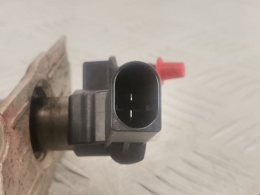 Форсунка дизельная электрическая VOLKSWAGEN Passat B6 2005-2011