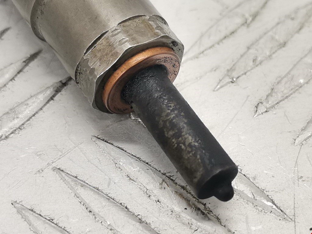 Форсунка дизельная электрическая VOLKSWAGEN Passat B6 2005-2011