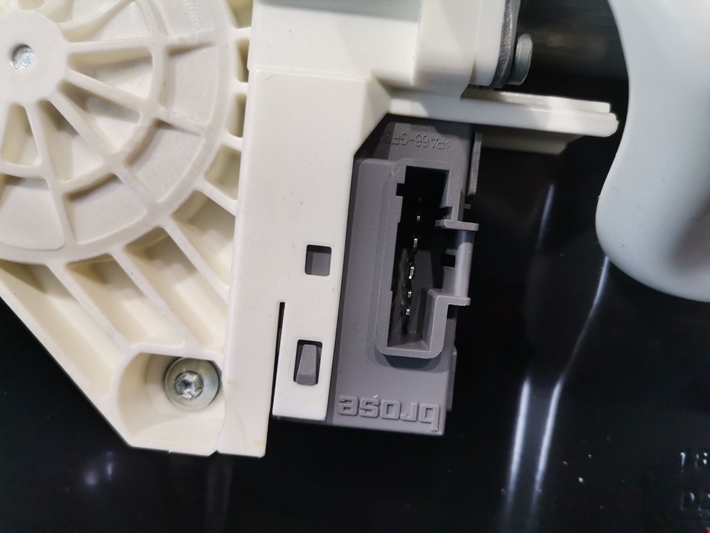 Стеклоподъемник передний правый LAND ROVER Discovery III 2005-2009